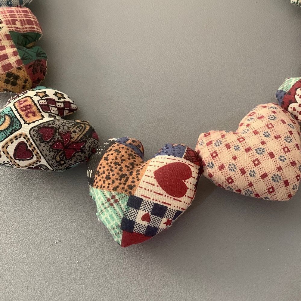 Puffed Heart Garland - Picture 2 of 4